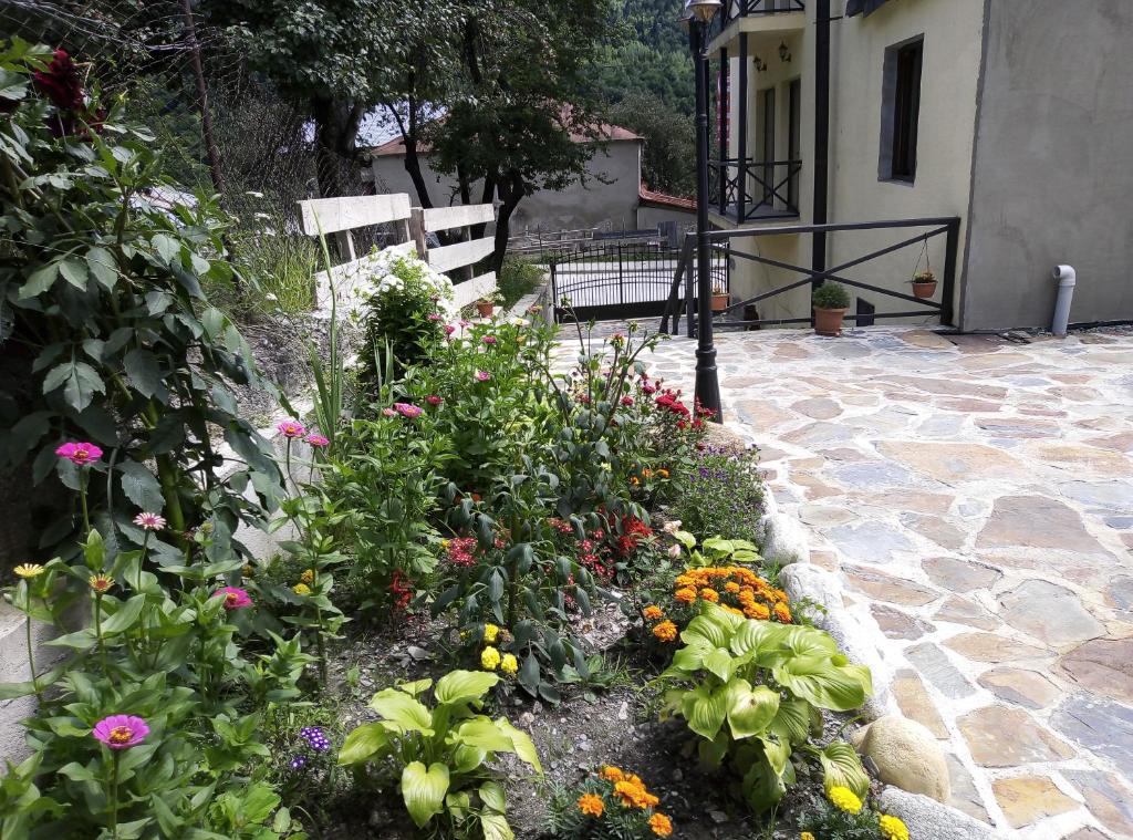 Beso Guledani Guesthouse room 1